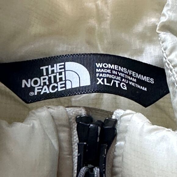 The North Face Women's Light Gray Puffer Jacket - Picture 6 of 10